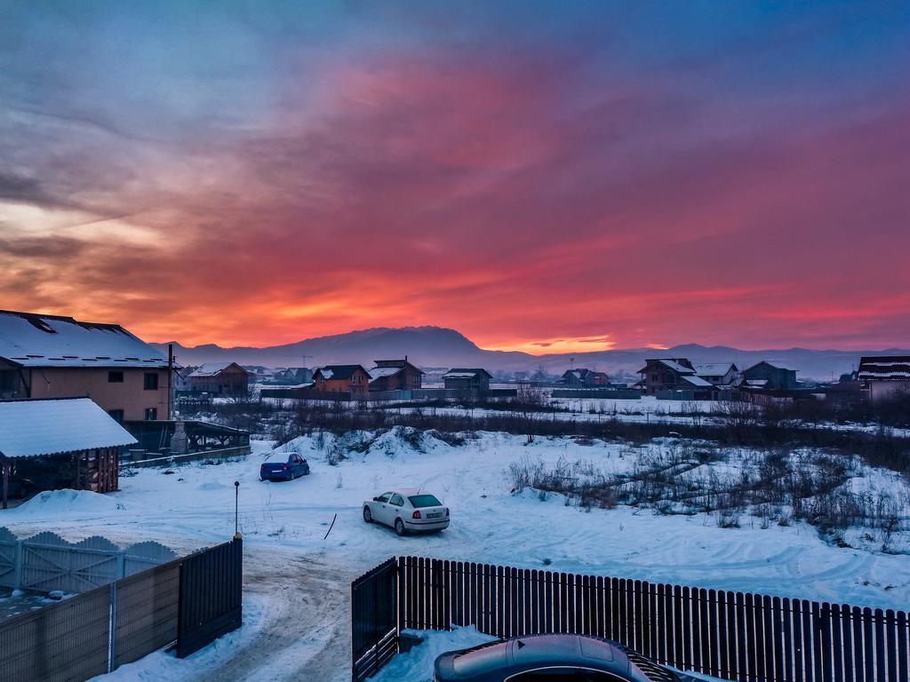 Rosenville Rîşnov Luaran gambar