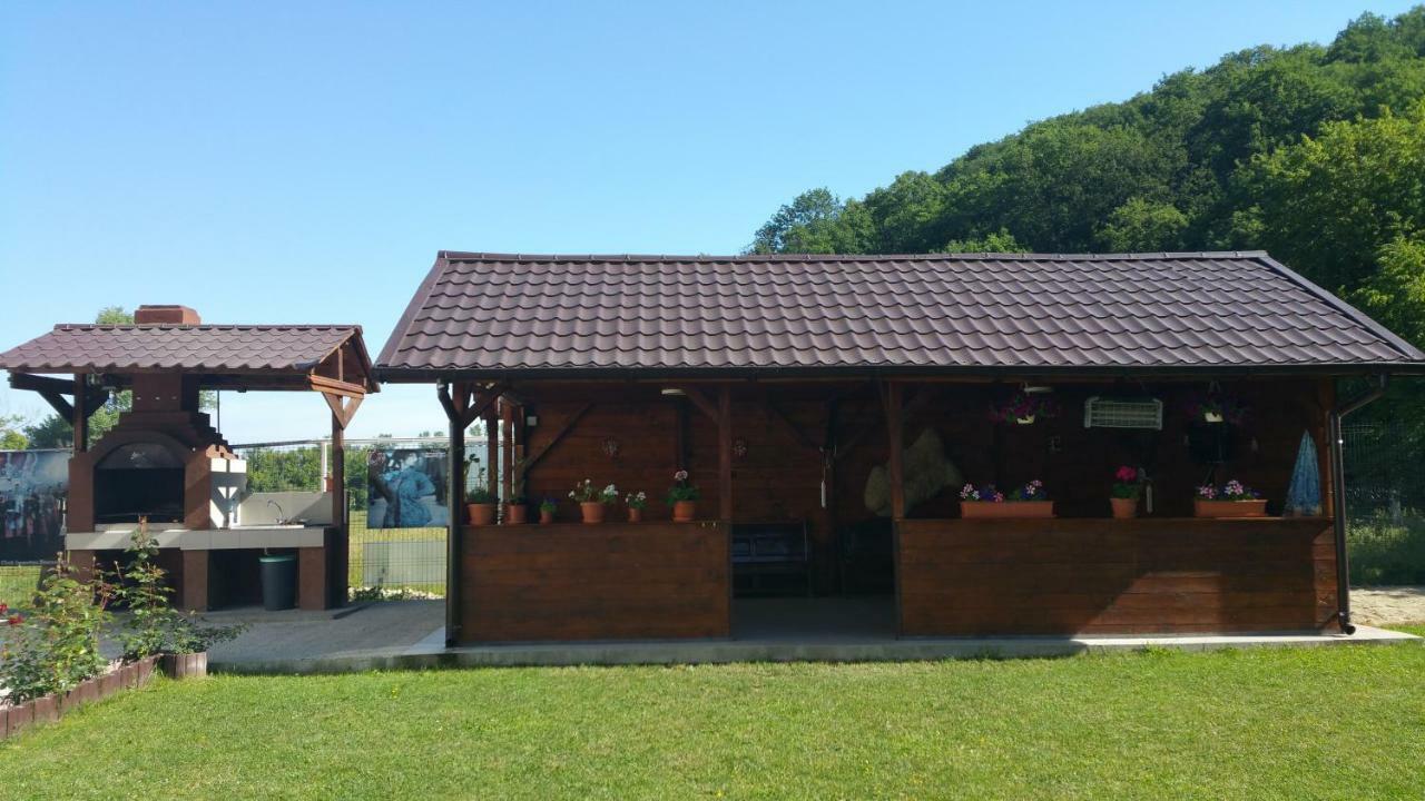 Rosenville Rîşnov Luaran gambar