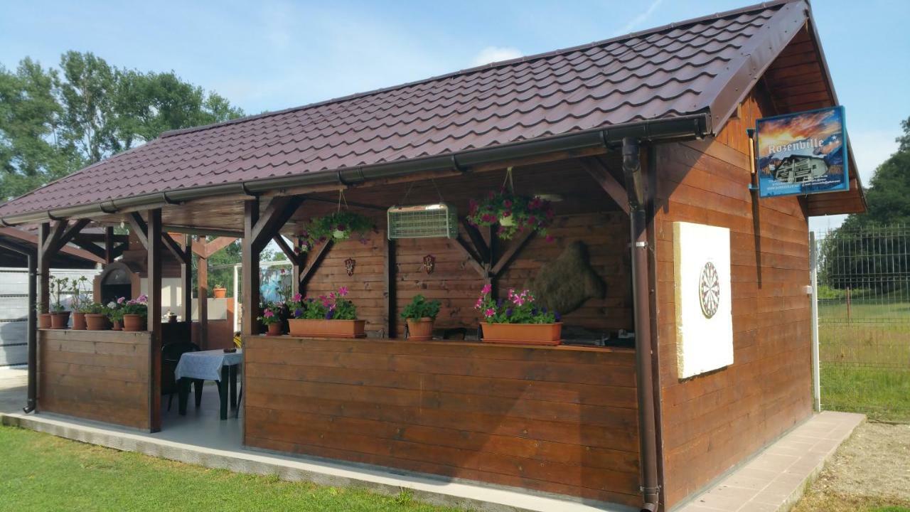 Rosenville Rîşnov Luaran gambar