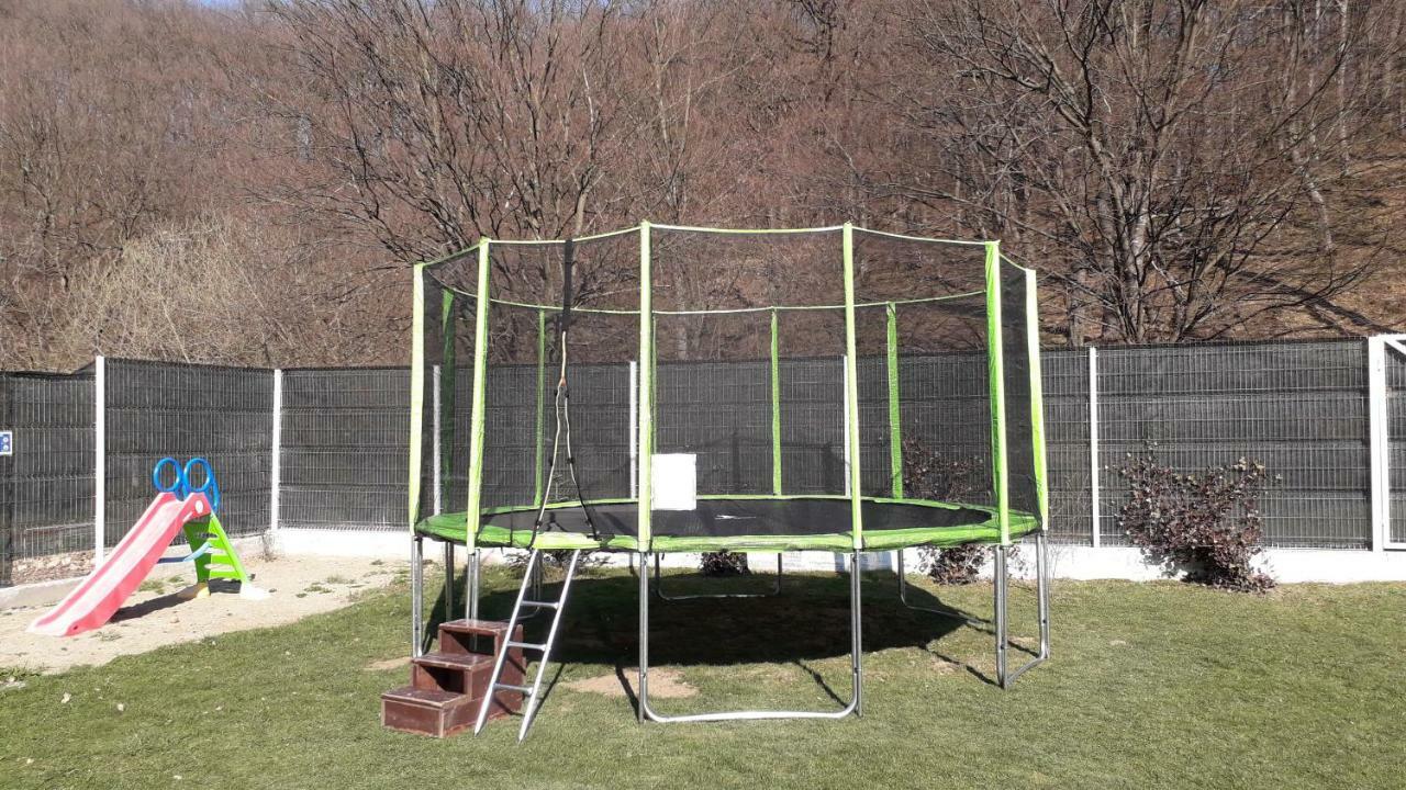 Rosenville Rîşnov Luaran gambar