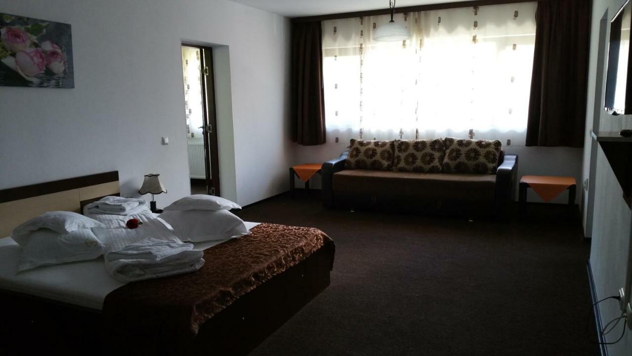 Rosenville Rîşnov Luaran gambar