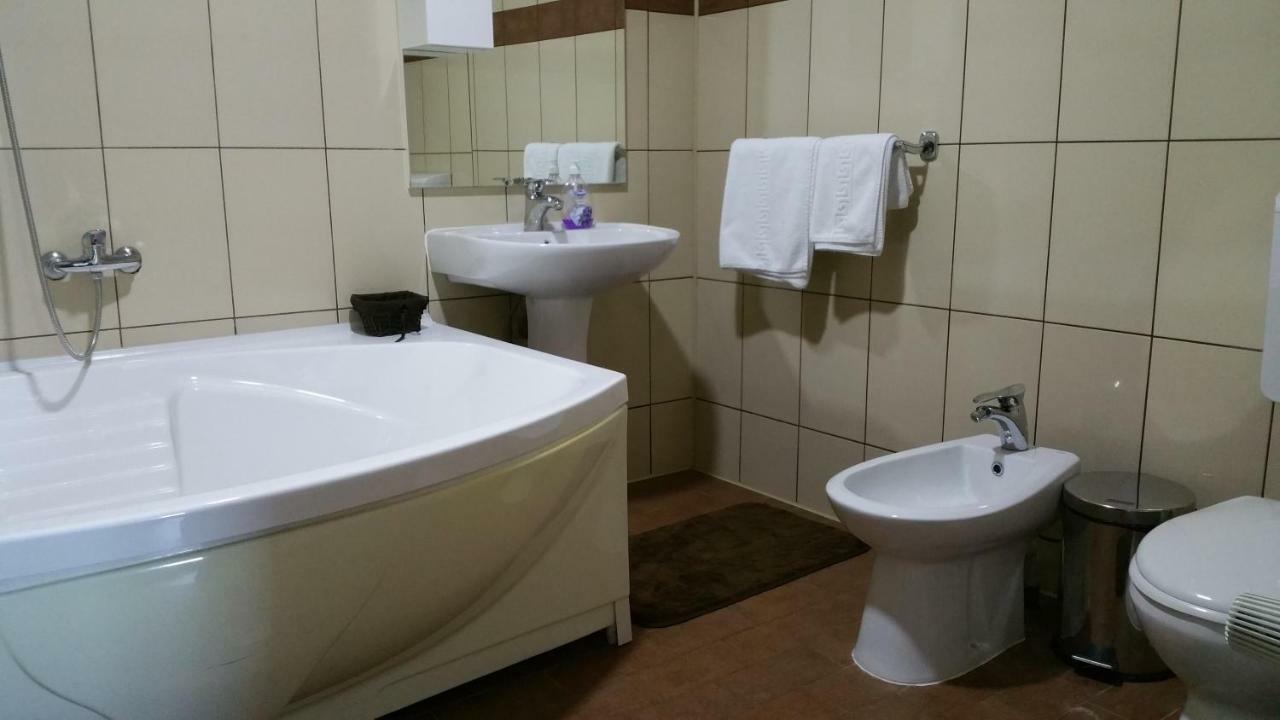 Rosenville Rîşnov Luaran gambar