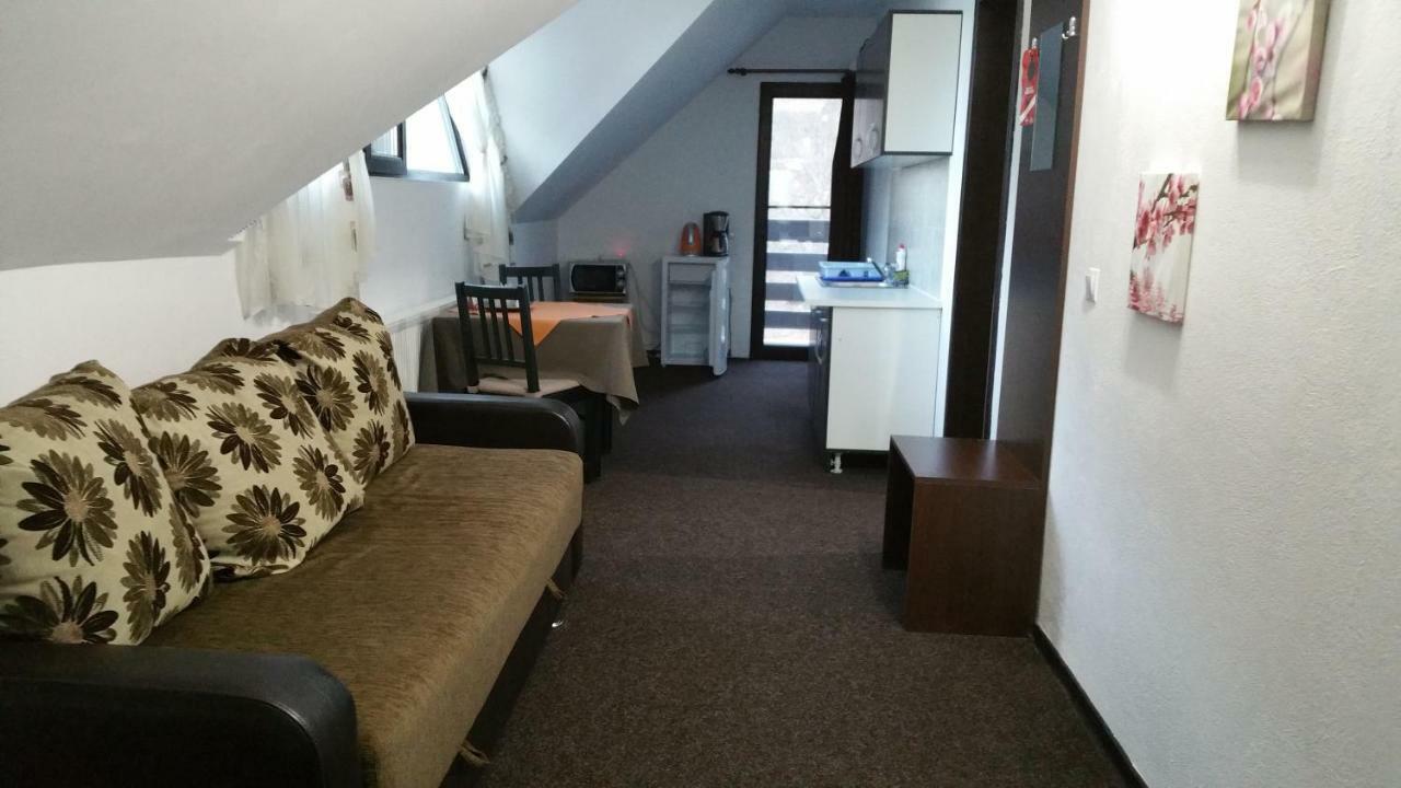 Rosenville Rîşnov Luaran gambar