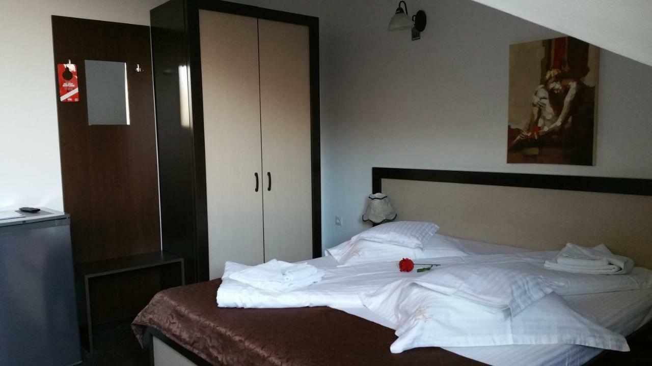 Rosenville Rîşnov Luaran gambar