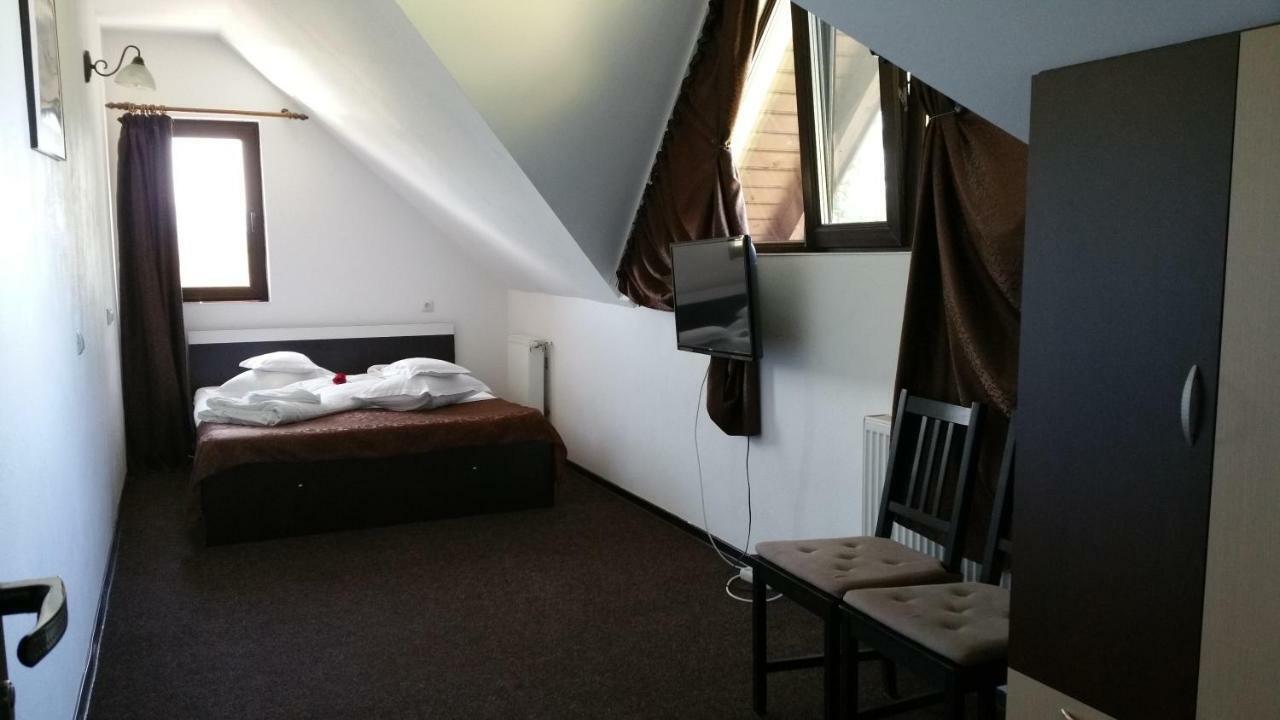 Rosenville Rîşnov Luaran gambar