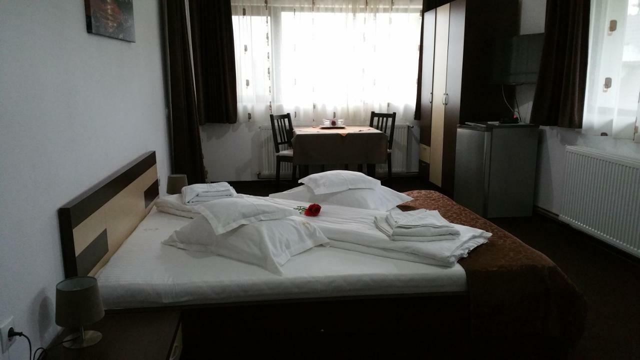 Rosenville Rîşnov Luaran gambar