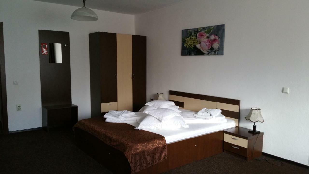 Rosenville Rîşnov Luaran gambar